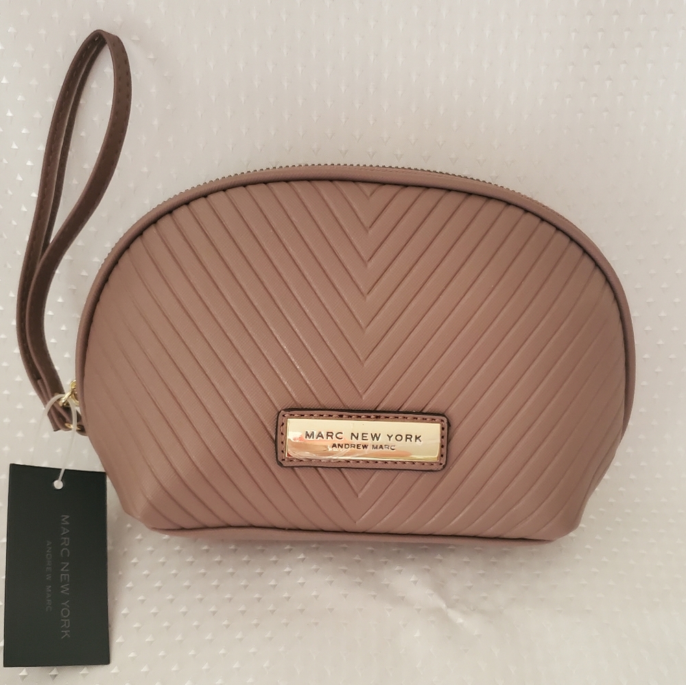 BUNDLE FOR FREE SHIPPING 💕 MARC NEW YORK CLUTCH / WRISTLET